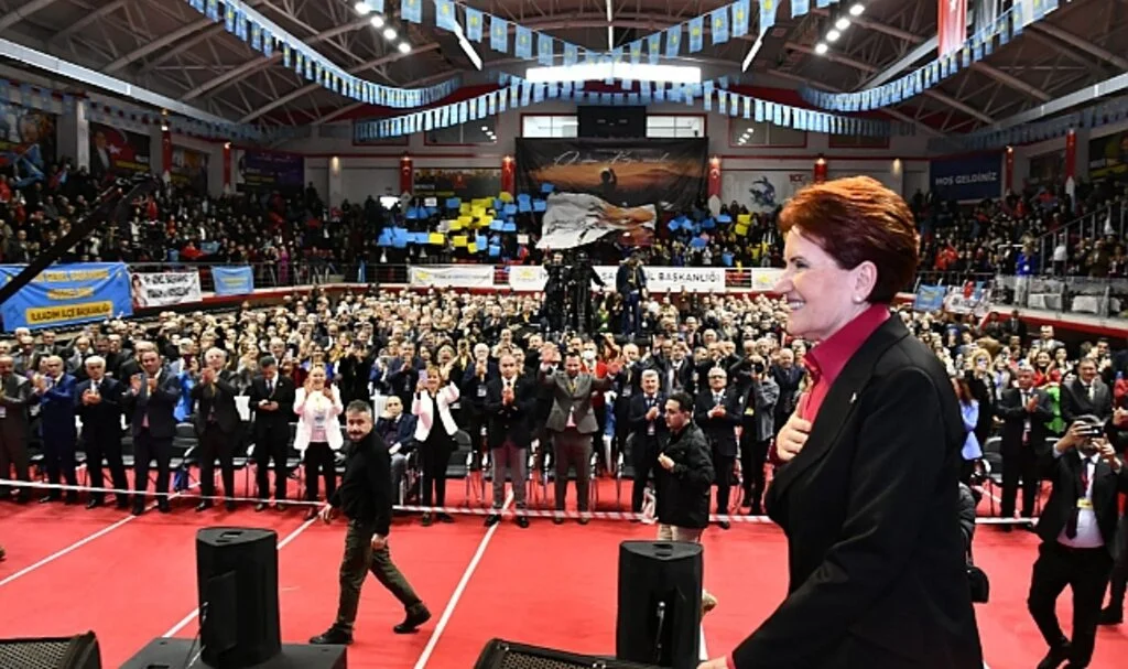 14 Mayıs'a Kadar Daha Çok Ayakkabı Eskiteceğiz