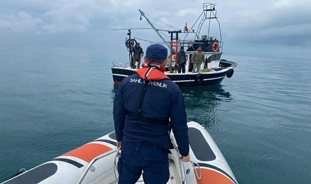 81 İldeki Huzur Operasyonunda 716 Düzensiz Göçmen Yakalandı