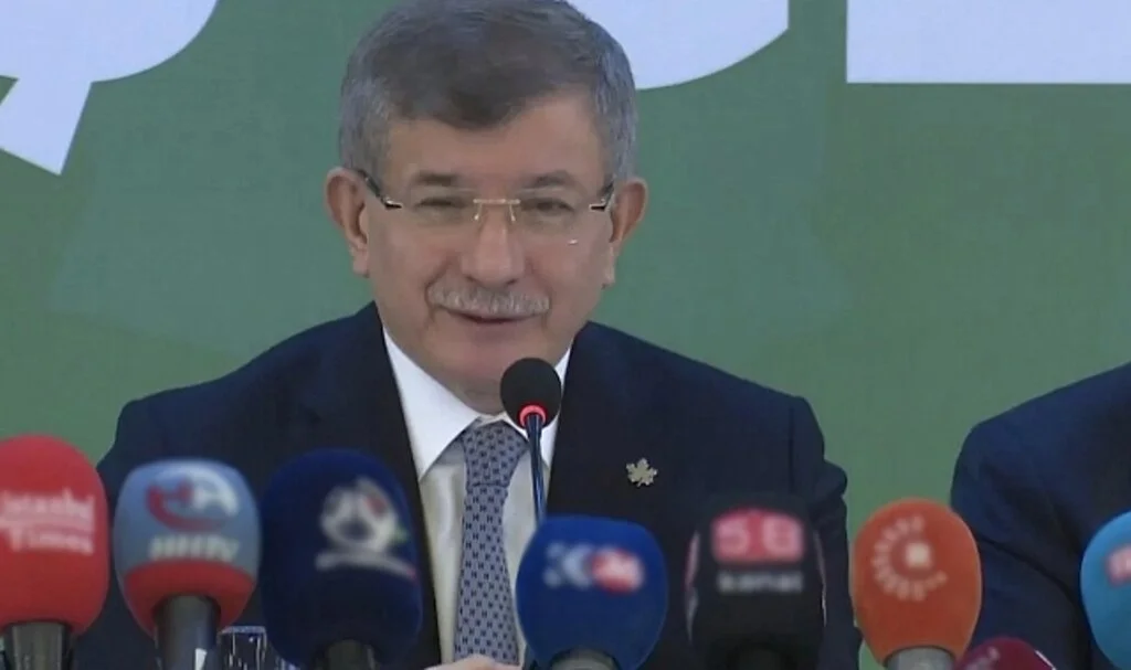Ahmet Davutoğlu: Türkler de Kürtçe Öğrenmeli