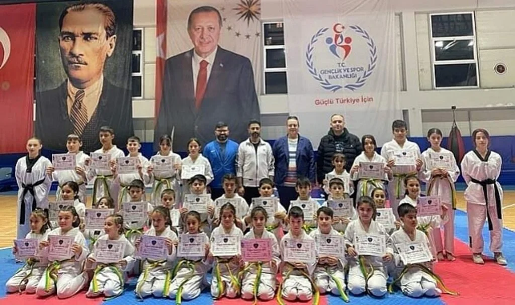 Alaçam'da Tekvando Sporcuları Kuşak Geçti
