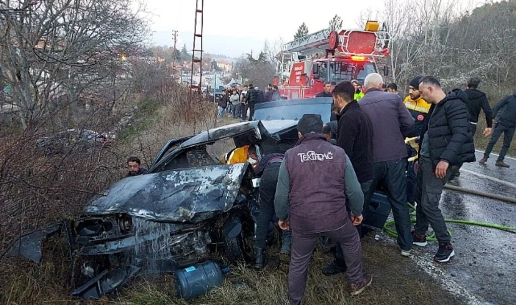 Amasya'da 2 Otomobilin Çarpıştığı Kazada 4 Kişi Yaralandı