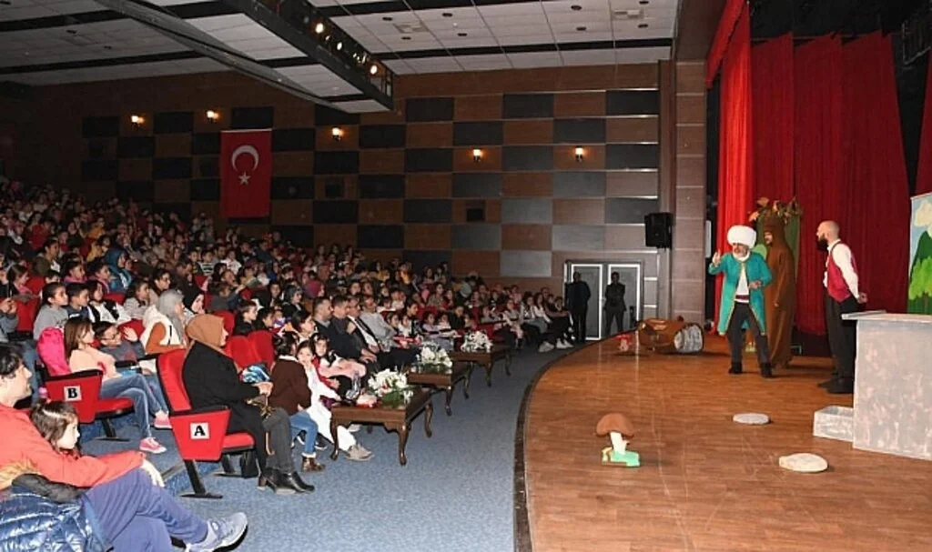 Amasya'dan Karne  Hediyesi Tiyatro   