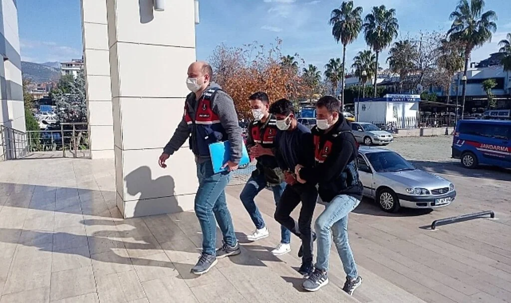 Antalya'da Polis Otosuna Kurşun Yağdıran 4 Saldırgan Tutuklandı