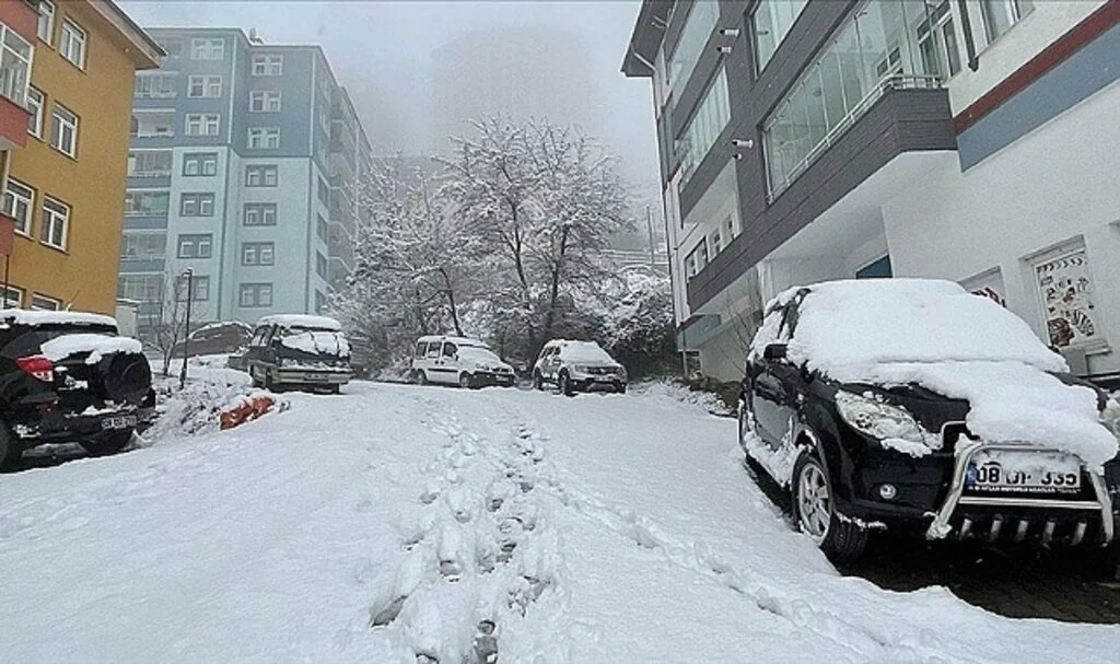 Artvin'de Eğitime Kar Engeli