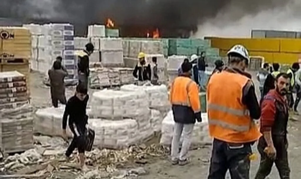 Avcılar'da İnşaat İşçilerin Kaldığı Konteynerde Yangın Çıktı