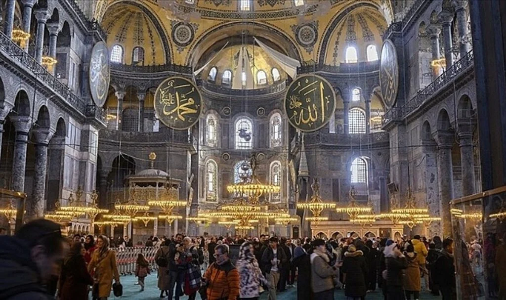 Ayasofya, Yapımında Kullanılan 30 Farklı Tür ve Kökenden Taşla "Doğal Taş Müzesi" Gibi