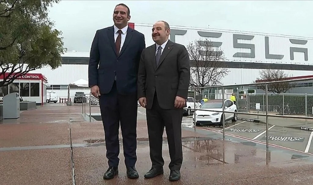 Bakan Varank, Tesla'nın Türkiye Pazarına Girmek İstediğini Açıkladı