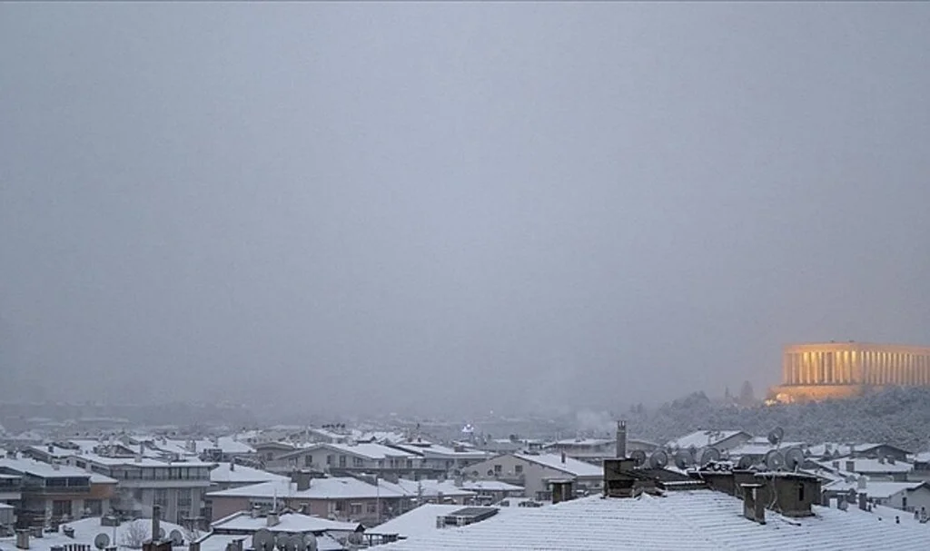 Başkentte Kar Yağışı Gece Saatlerinde Etkisini Artırdı