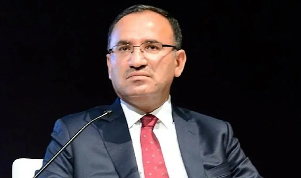 Bozdağ: Sınırsız Kıyafet Hürriyeti Olmaz