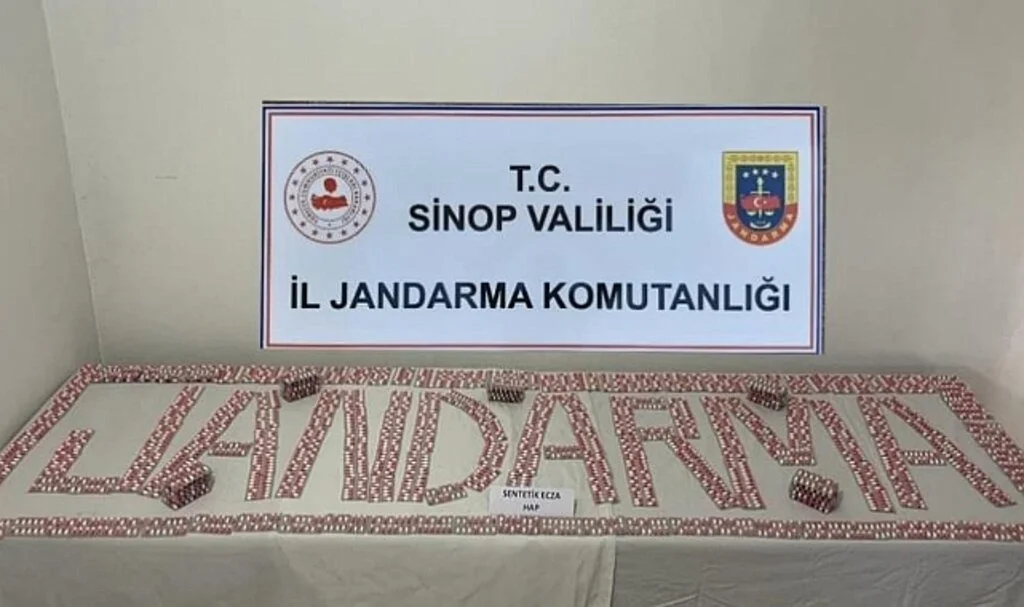 Çalıştığı Otobüsle Uyuşturucu Hap Getiren Muavin ve Arkadaşı Tutuklandı