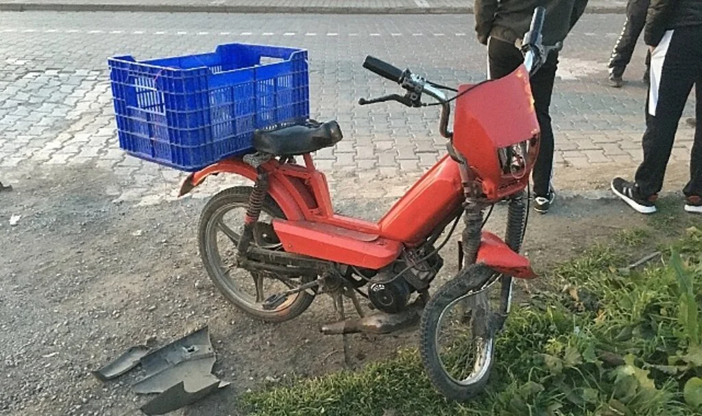 Çarşamba'da Otomobilin Çarptığı Motosiklet Sürücüsü Yaralandı