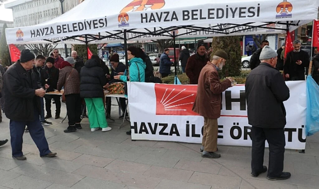 CHP Helva Dağıttı 