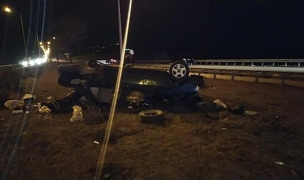 Çorum'da Bariyerlere Çarpan Otomobil Takla Attı: 3 Yaralı