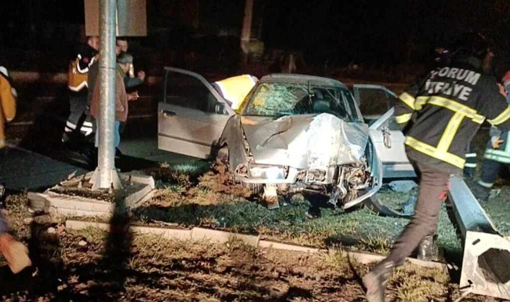 Çorum’da İki Otomobil Çarpıştı: 2 Yaralı