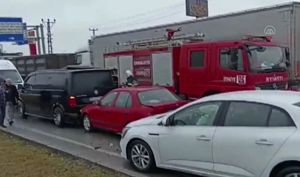 Çorum'da Zincirleme Trafik Kazasında 5 Kişi Yaralandı