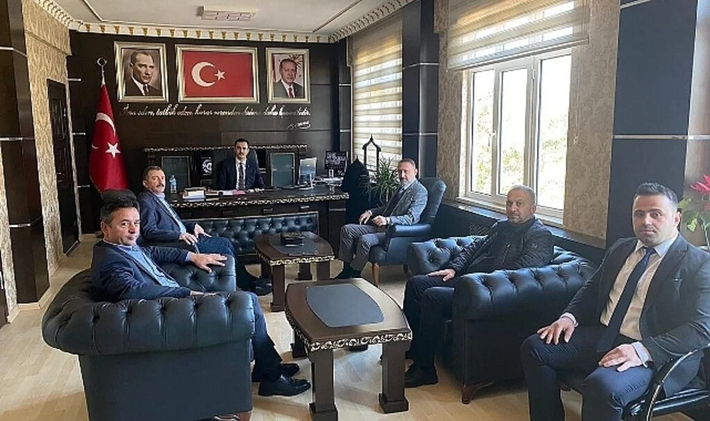 ÇTSO'dan Öğrencilere Kışlık Ayakkabı