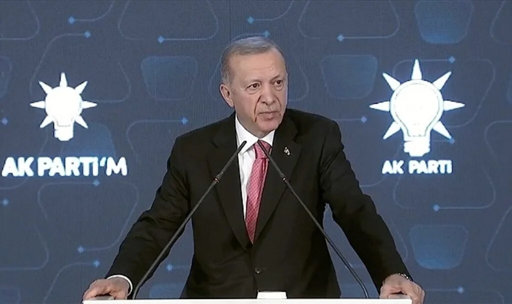 Cumhurbaşkanı Erdoğan: 25-30 yıl öncesinin teknolojisini millete yutturmaya çalışmak kibrin ve cehaletin dik alası