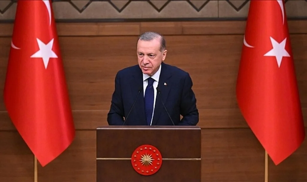 Cumhurbaşkanı Erdoğan: (Twitter) Türkiye'yi sansürle suçlayanlar, sansürün daniskasını yapanlar için tek kelime etmiyor
