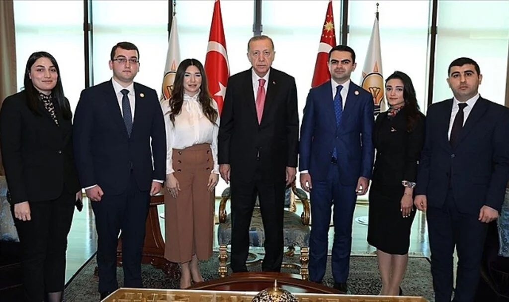 Cumhurbaşkanı Erdoğan, Yeni Azerbaycan Partisi Gençler Birliği Heyetini Kabul Etti