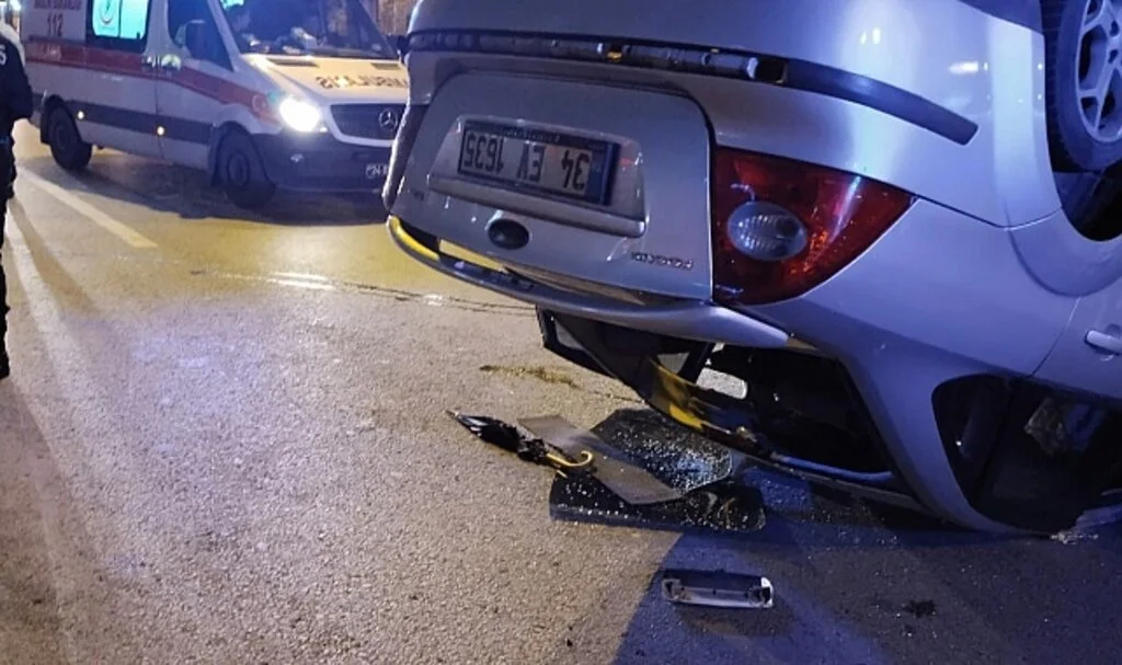 D-100'de Kontrolden Çıkan Araç Takla Attı: 3 Yaralı