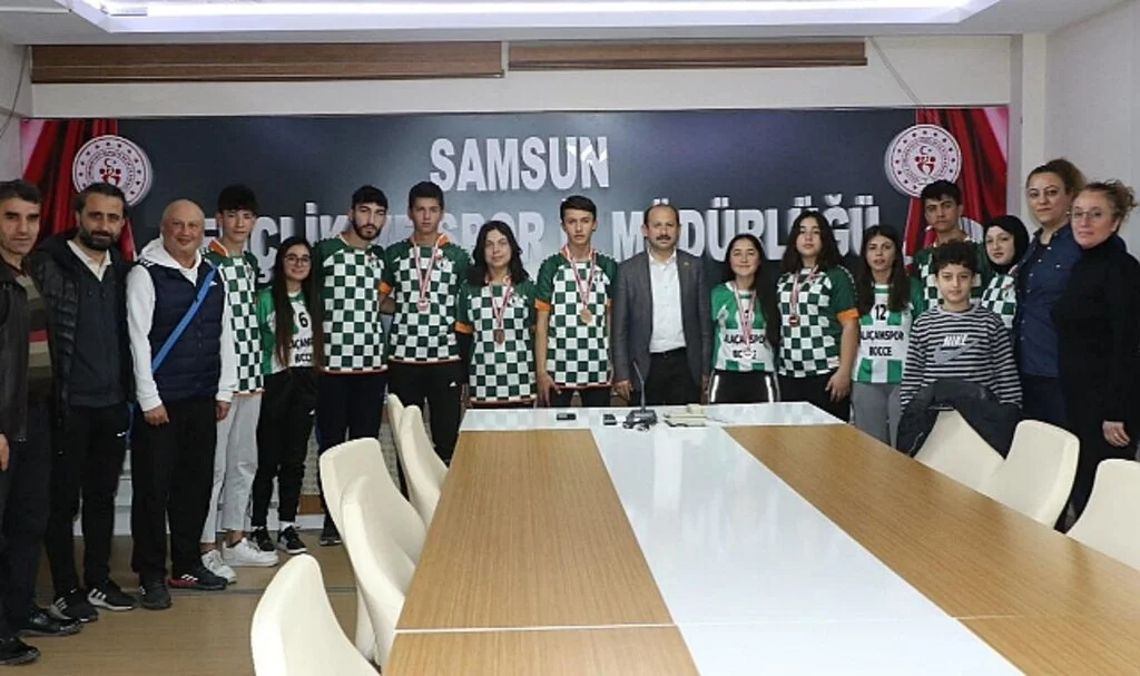 Dereci Şampıyonları Ağırladı