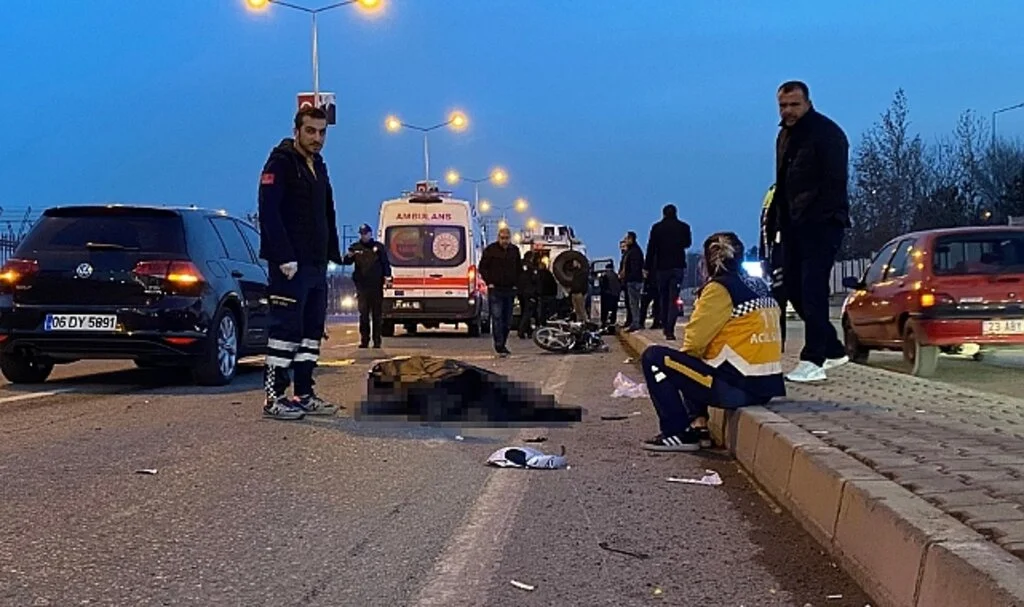 Diyarbakır'da Otomobil ile Çarpışan Motorlu Kurye Hayatını Kaybetti