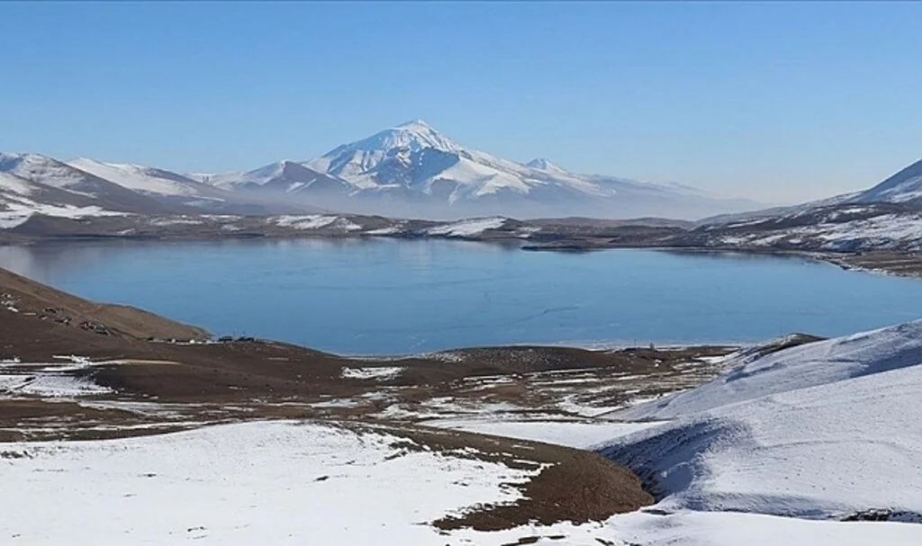 Doğu Anadolu'nun Saklı Güzelliği Balık Gölü Tamamen Dondu