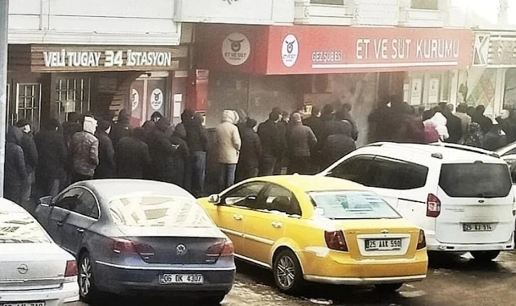 Eksi 12 Derecede Kuyruk…