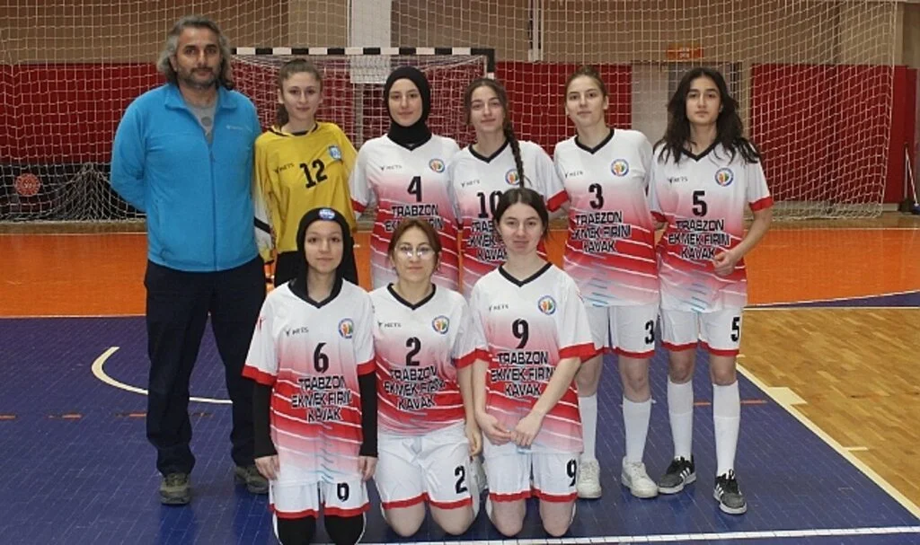 Genç Kızlar Futsal Heyecanı Sürüyor