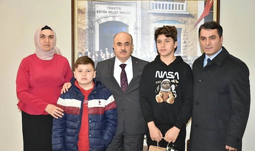 Genç Mucitlerden  Hurma Soyma Makinesi 