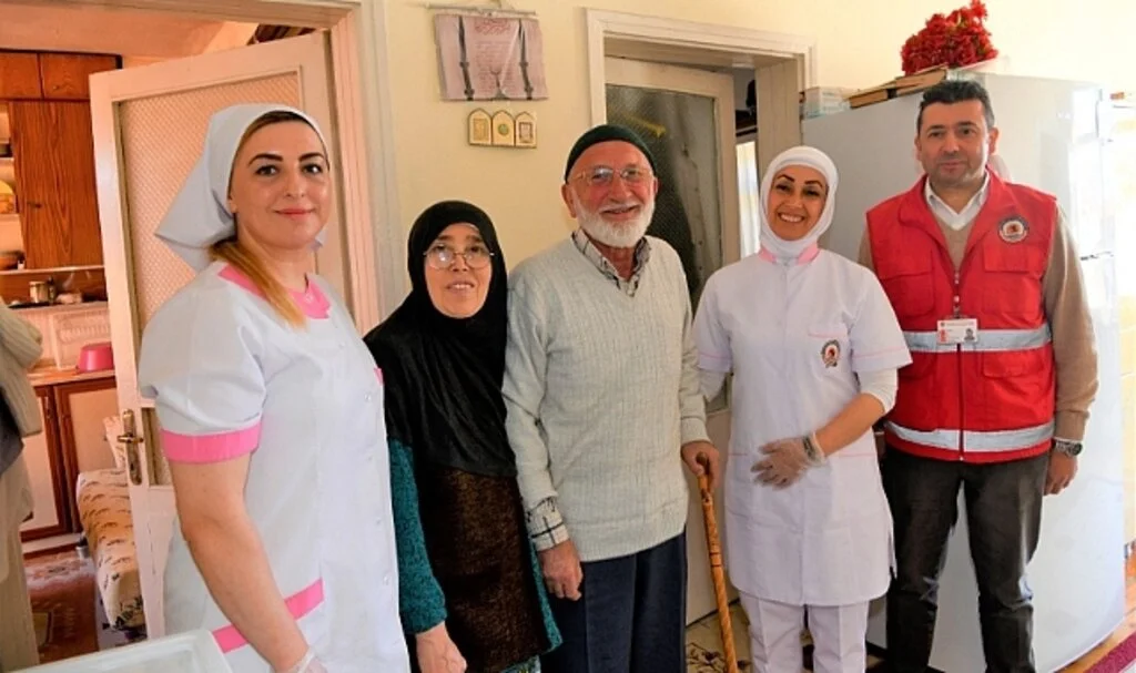 Gönüllere Dokunup Dualarını Alıyorlar