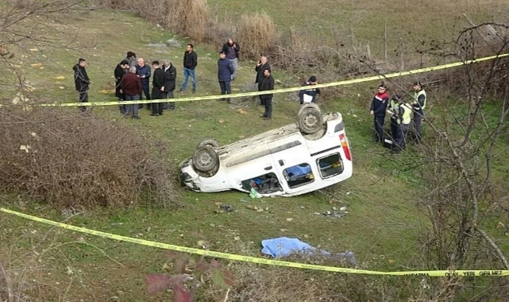 Hastane Yolunda Yaşanan Kazada Anne-Kız Hayatını Kaybetti, 3 Kişi Yaralandı