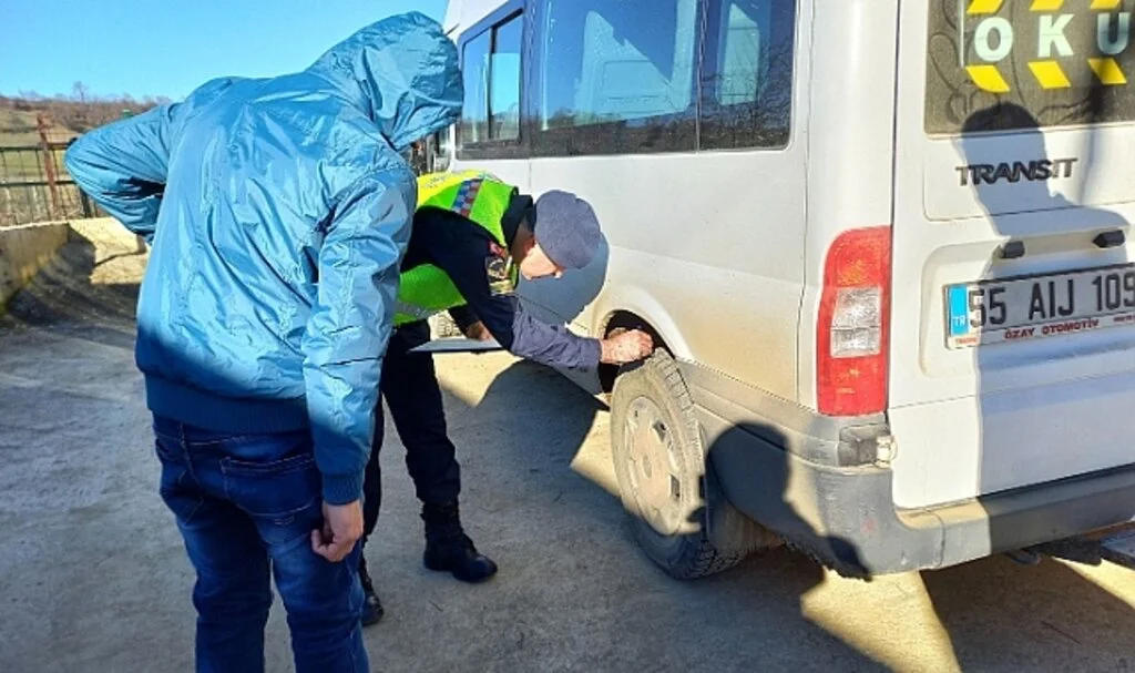 Havza’da Jandarma Servis Araçlarını Denetledi