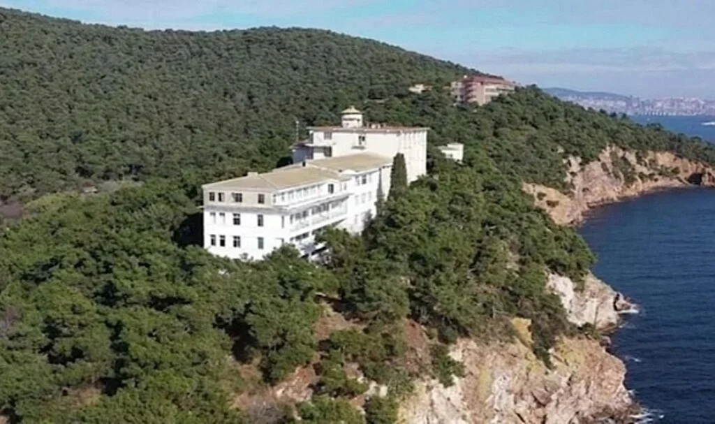Heybeliada Sanatoryumu’nun Diyanet’e Tahsisi İptal Edildi