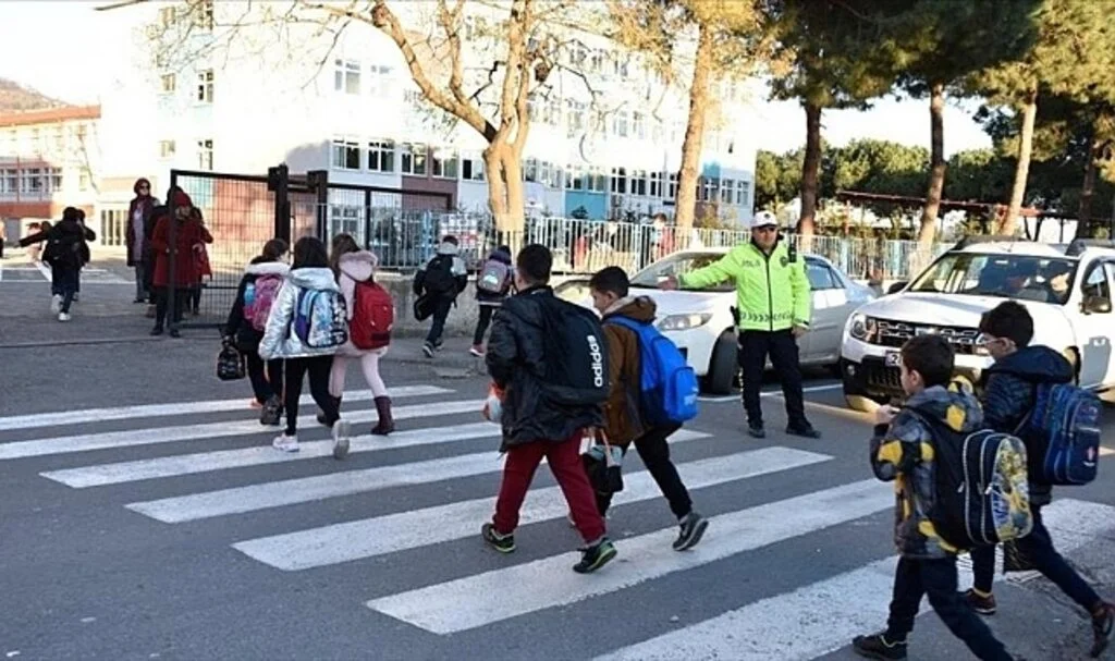 İçişleri Bakanlığından Okul ve Öğrenci Yurtları Çevreleri ile Servis Araçlarına Yönelik Denetim
