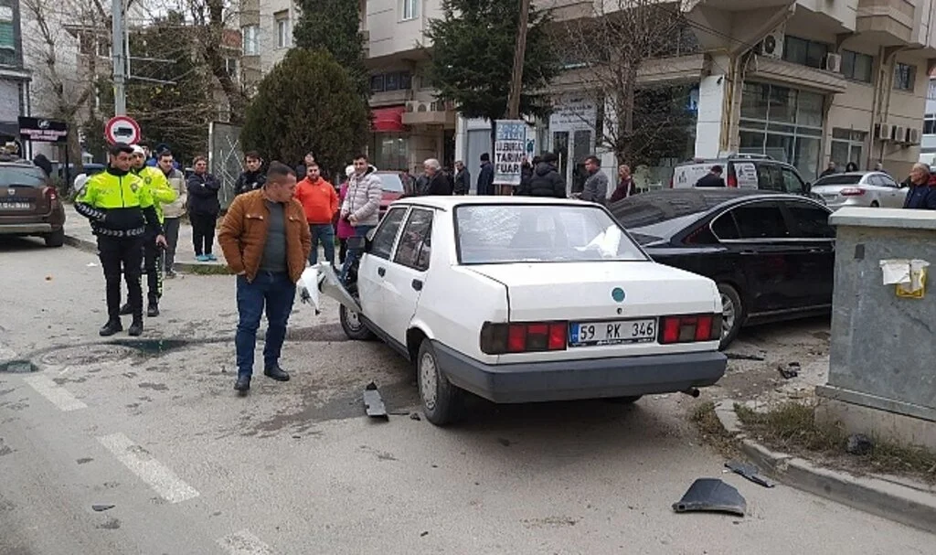 İki Otomobilin Çarpıştığı Kazada Faciadan Dönüldü