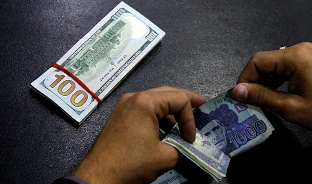 IMF İstedi, Pakistan’da 20 Yılın En Sert Devalüasyonu Oldu