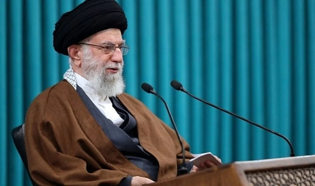 İran'ın Dini Lideri Hamaney'den Dikkat Çeken 'Başörtüsü Kuralı' Açıklaması