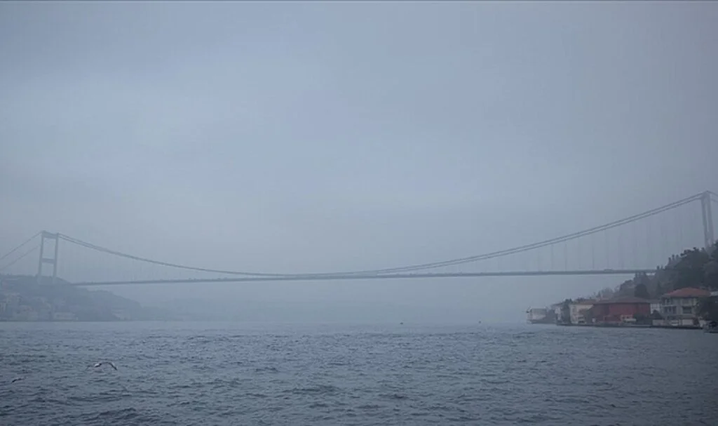 İstanbul Boğazı'nda Gemi Trafiği Çift Yönlü Durduruldu