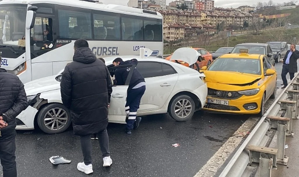 İstanbul'da 5 Araçlı Zincirleme Kaza: Libyalı Kadın Sürücü Şok Yaşadı