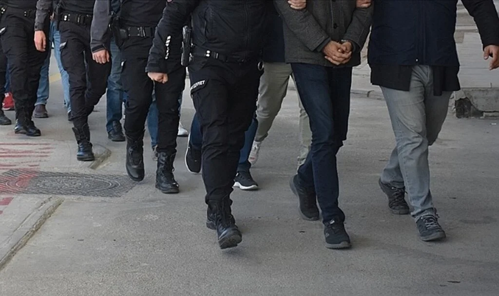 İstanbul Merkezli 10 İlde Yapılan FETÖ Operasyonunda 37 Zanlı Yakalandı