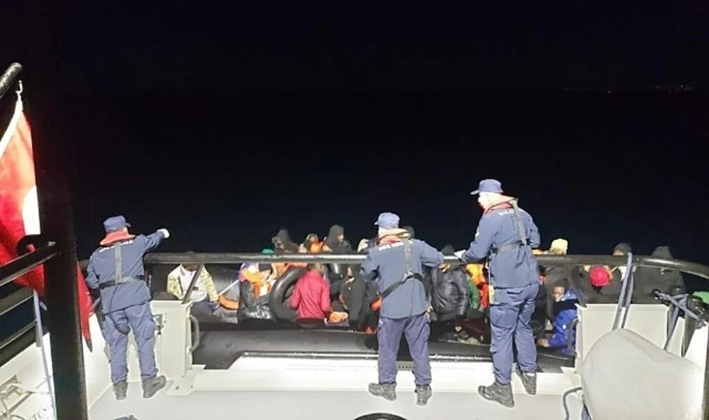 İzmir Açıklarında 89 Göçmen Yakalandı, 33 Göçmen Kurtarıldı