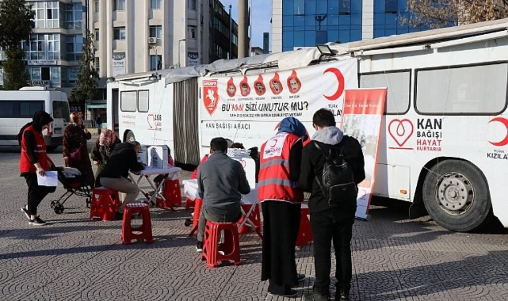 Kan Bağışlayana Atkı ve Maç Bileti Hediye 