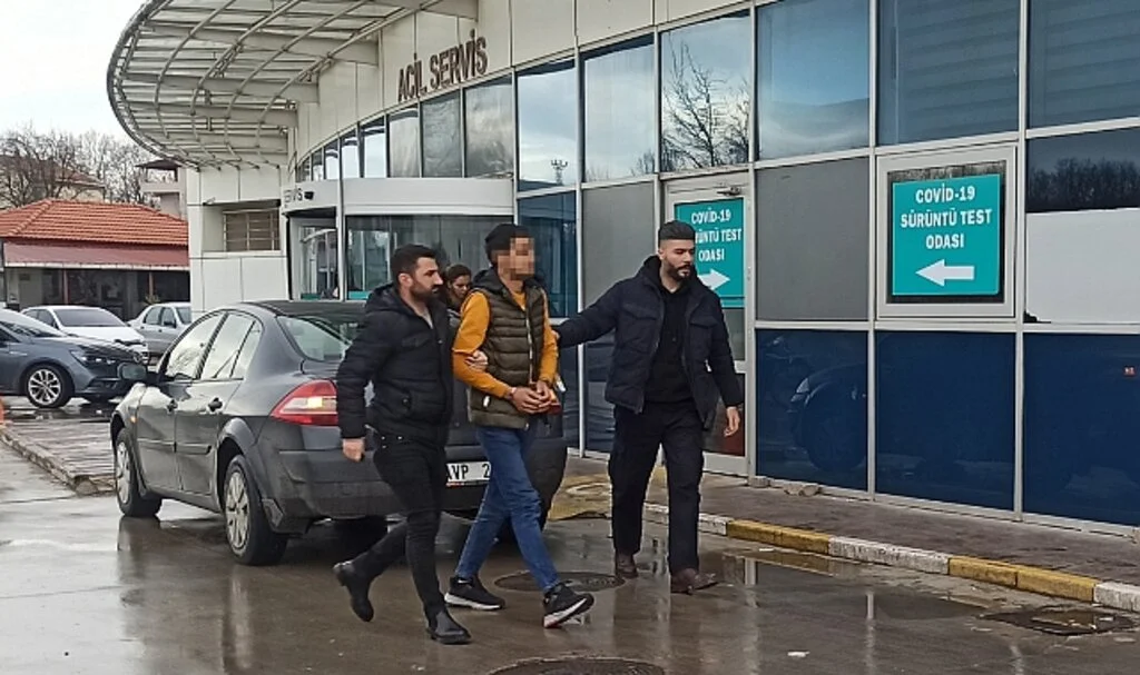 Kavgada İki  Kişiyi Bıçakladı 