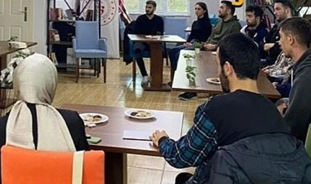 Kaymakam Öz, Gençlerle Buluştu 
