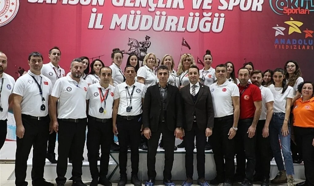 Kulaçlar Madalya İçin Atıyor