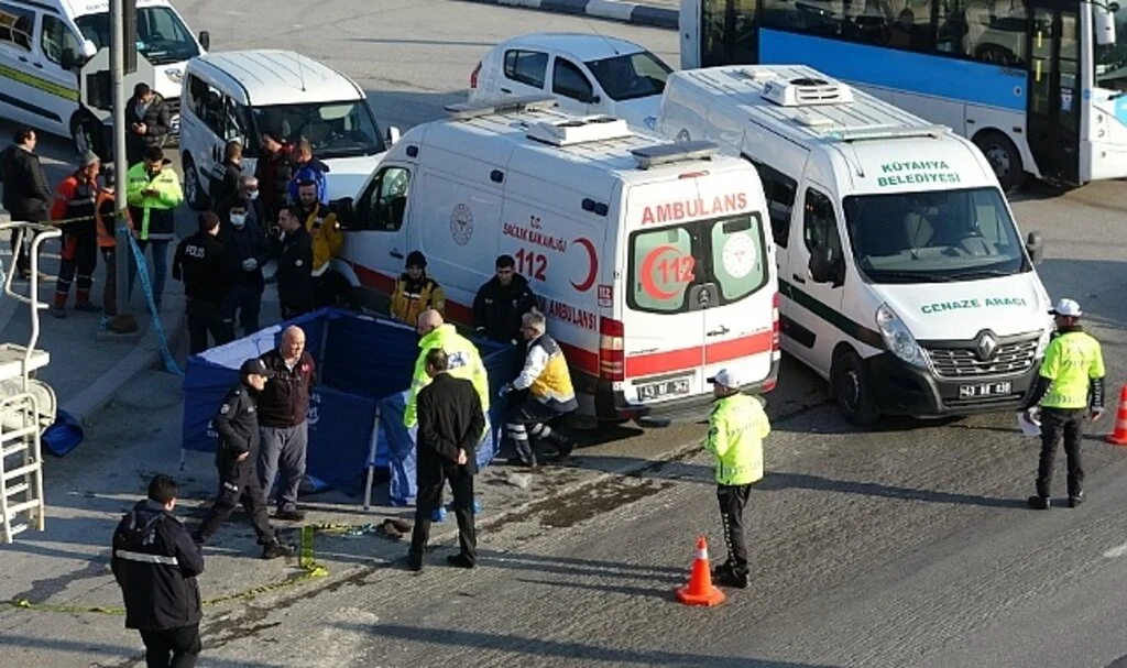 Kütahya'da Üst Geçidi Kullanmayan Yaşlı Adam Canından Oldu