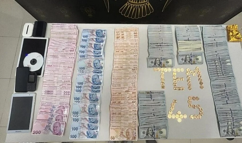 Manisa'da FETÖ'nün Güncel Yapılanmasına Operasyon: 13 Gözaltı