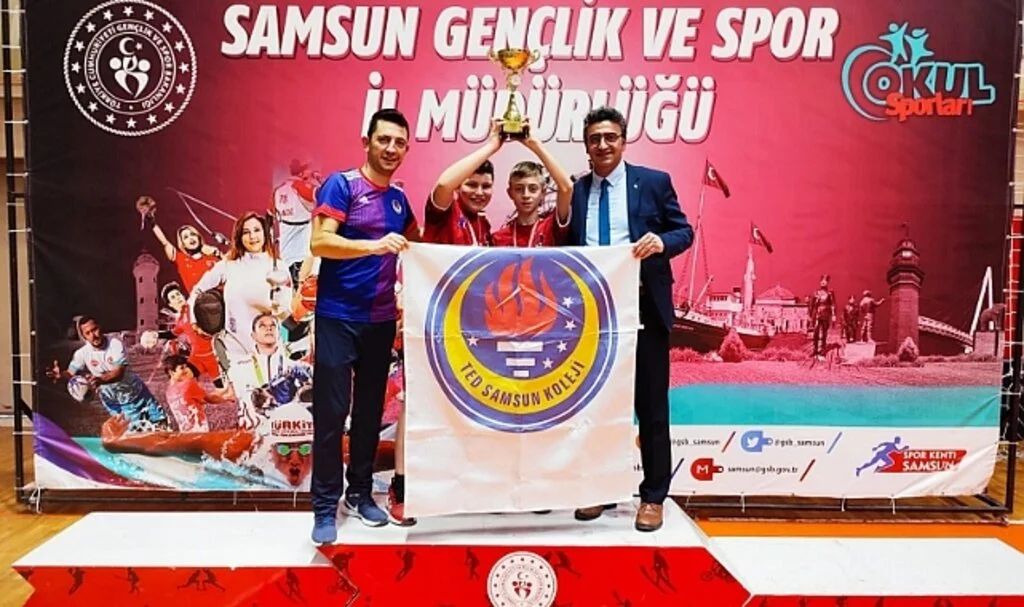 Masa Tenisi ve Yüzme'de TED Samsun Koleji Farkı