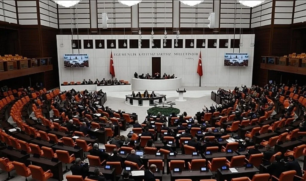 Memur ve emekli maaş artışlarını içeren kanun teklifi, TBMM'de Kabul Edildi